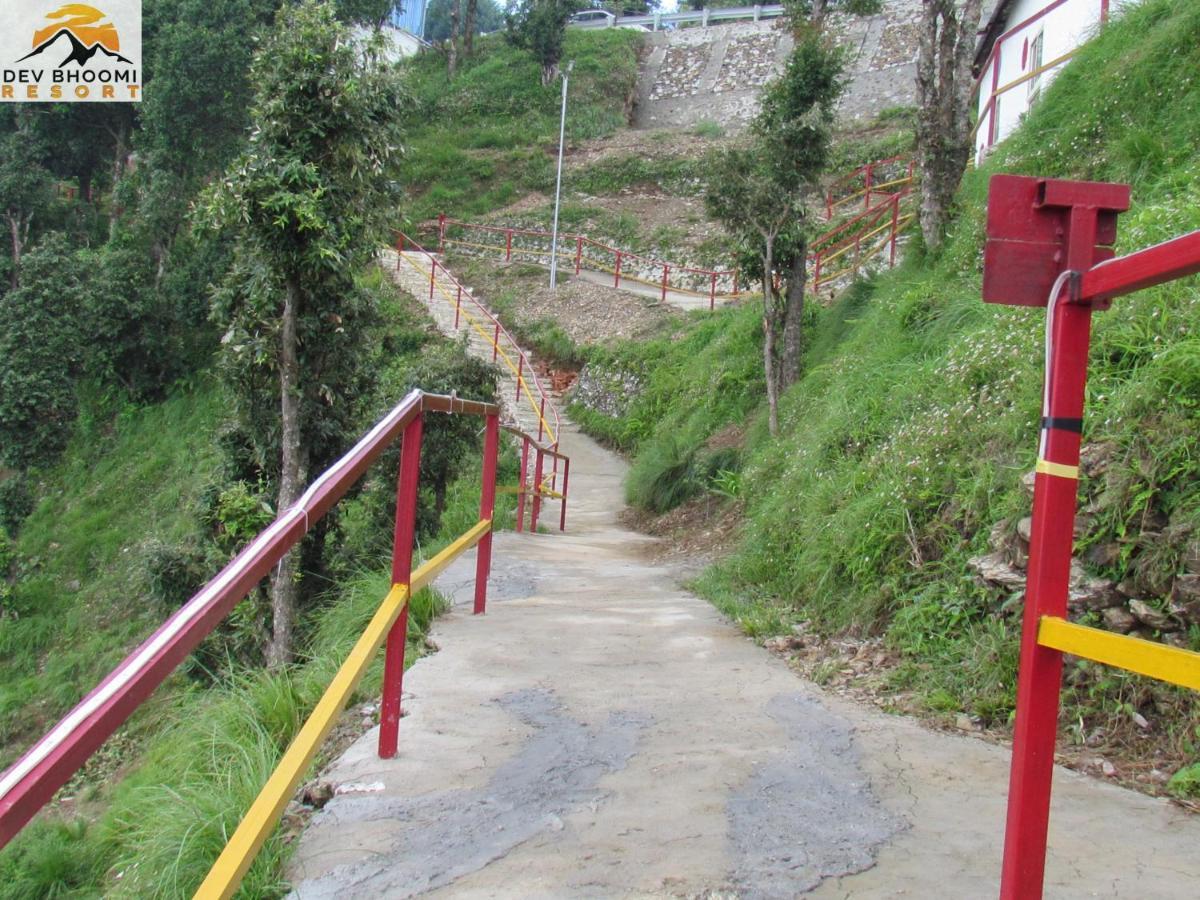 Dev Bhoomi Resort Kanatal Exteriör bild