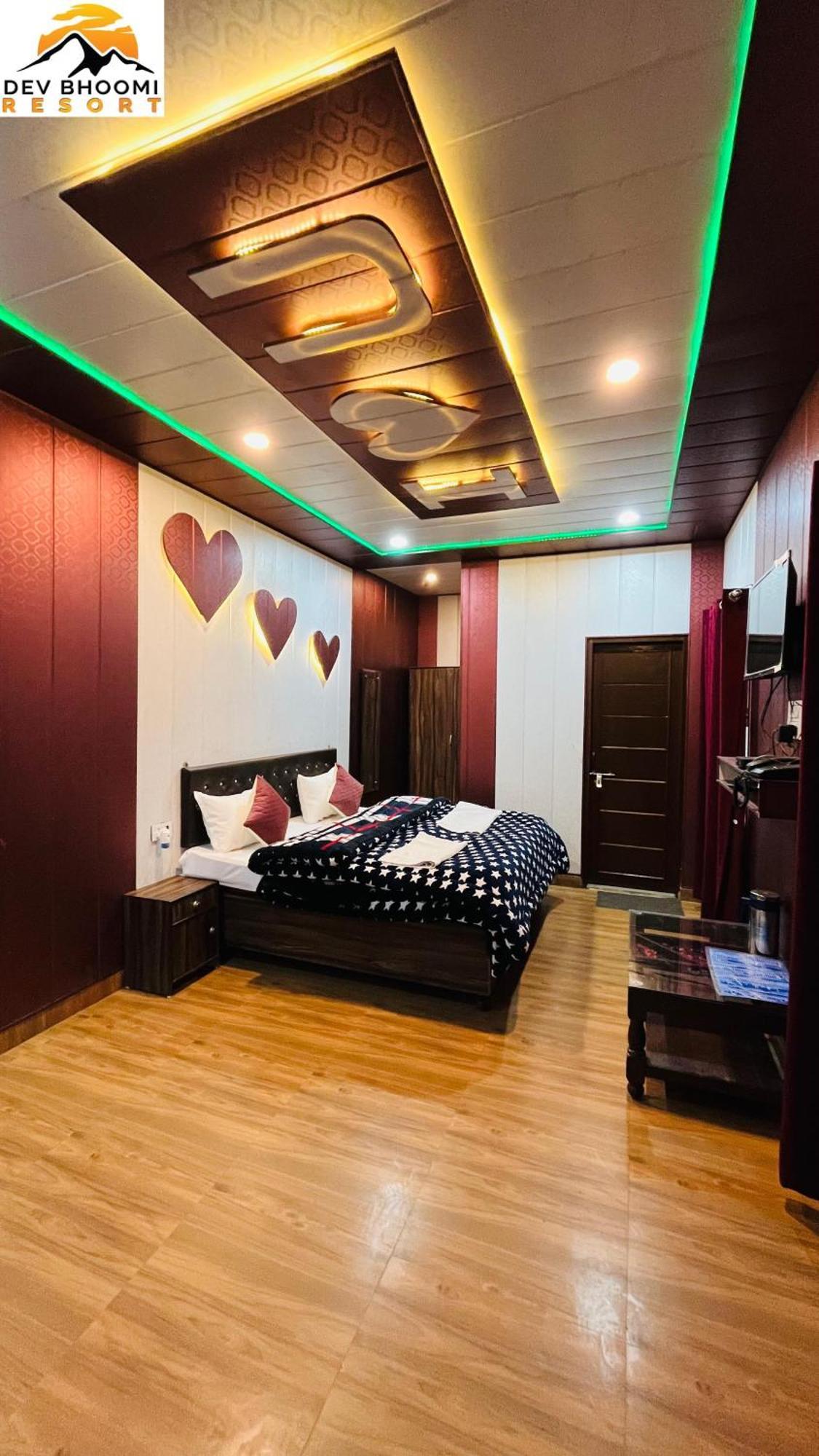Dev Bhoomi Resort Kanatal Exteriör bild